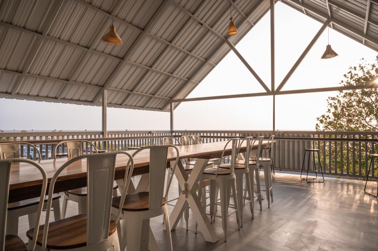 Praveg Beach Resort Daman Lighthouse Beach エクステリア 写真