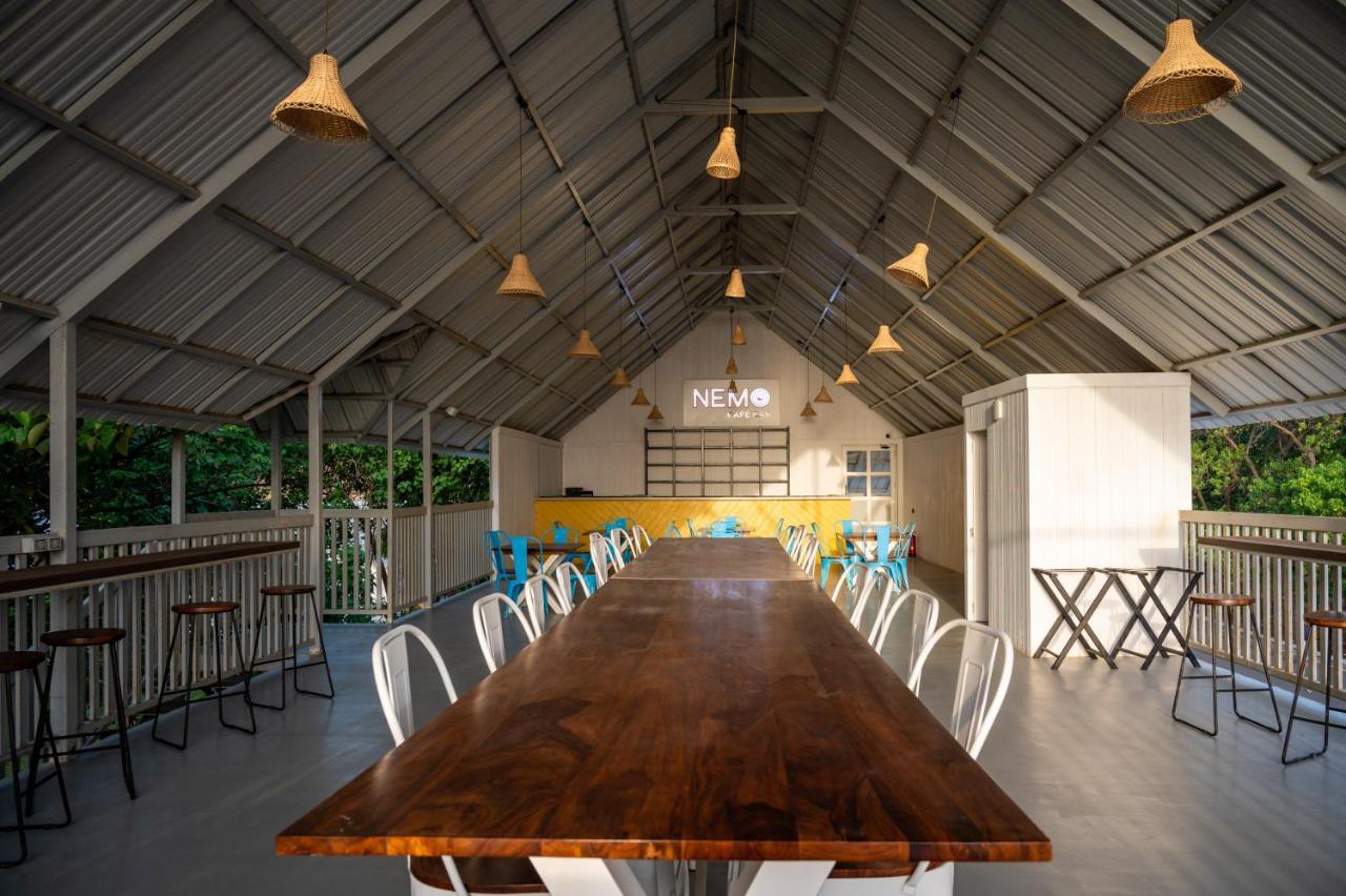 Praveg Beach Resort Daman Lighthouse Beach エクステリア 写真