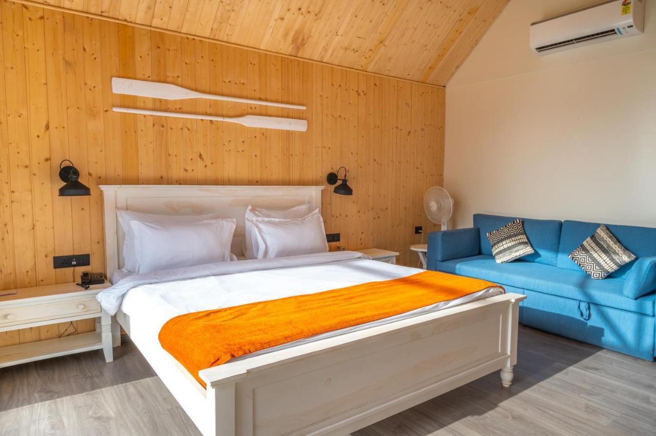 Praveg Beach Resort Daman Lighthouse Beach エクステリア 写真