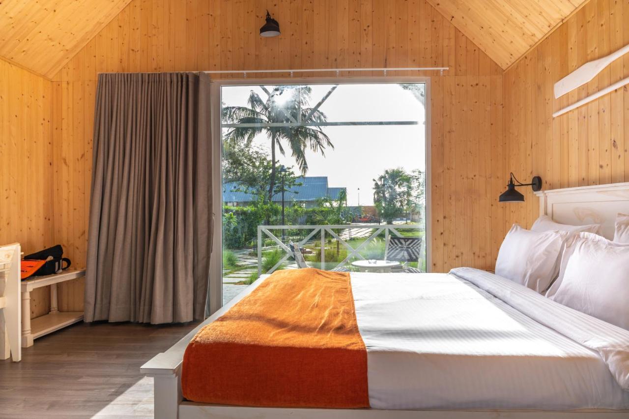 Praveg Beach Resort Daman Lighthouse Beach エクステリア 写真